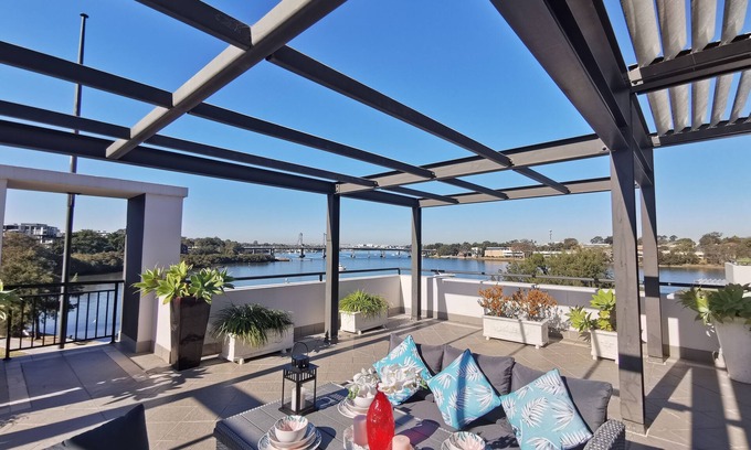 Meadowbank Apartment | Stunning waterfront oasis with beautifull rooftop terrace/Olypmic Park/Ferry