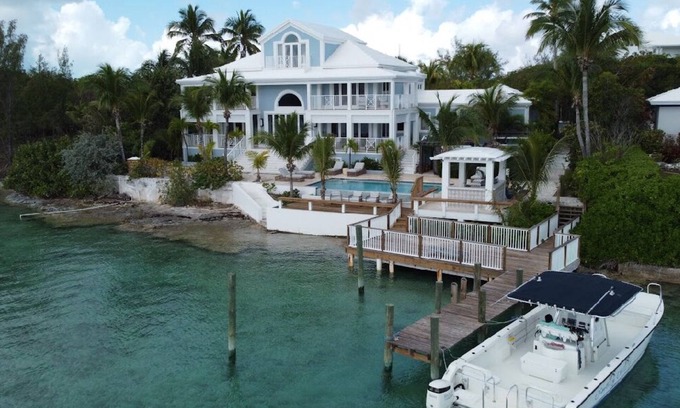 George Town House | Stunning Waterfront Home in Great Exuma, Bahamas!