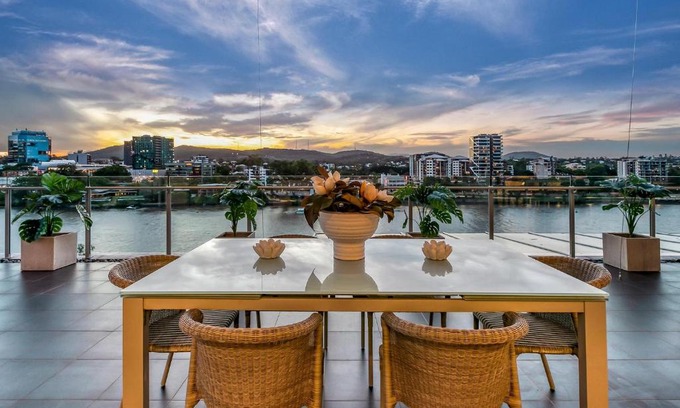 West End Apartment | Stunning Waterfront Penthouse 3 or 4 Bedrooms