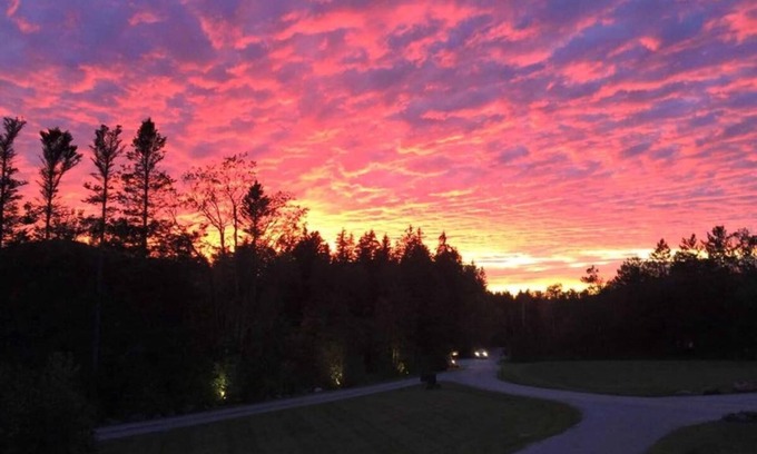 East Haven Rutland County House | Stunning Wedding & Retreat Venue (19 bedrooms)