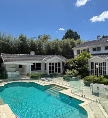 Templestowe House | Stunning White House Luxury Retreat In Templestowe