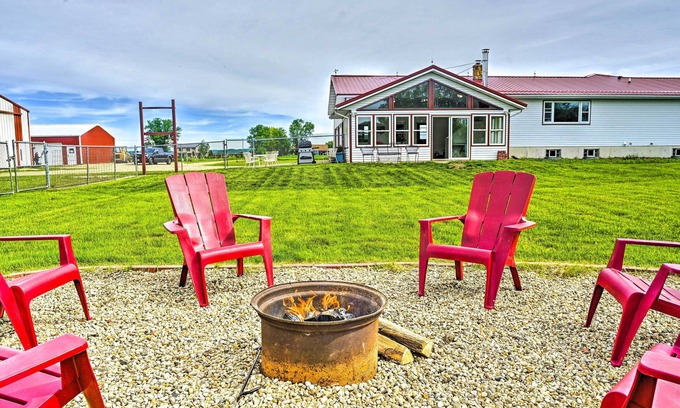 Arena Cottage | Stunning Wisconsin Retreat on Active Farm!