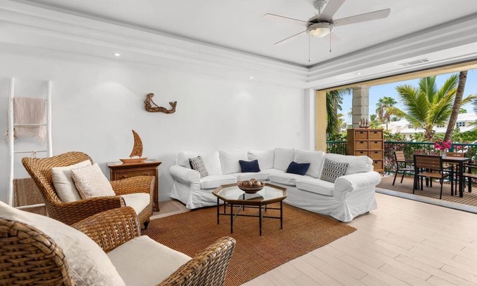 The Bight Apartment | Stunning Yacht Club, Short Walk to Beach W/Pool!