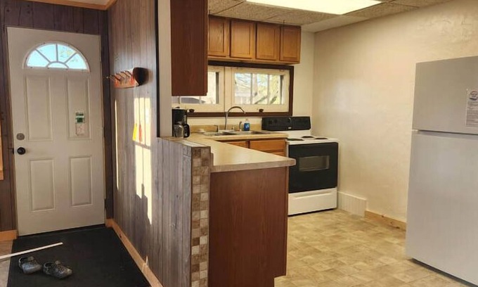 Fremont House | Sturgeon Cabin - Waterfront resort on Fremont Wolf River