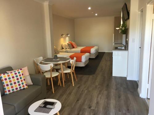 Broken Hill Hotel | Sturt Motel