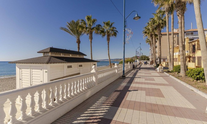 El Morche Apartment | Style, Comfort, and Beach 50m from the Sea