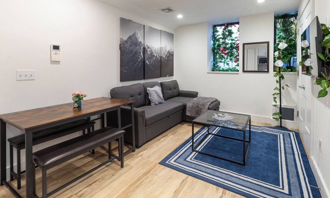 Upper Manhattan Apartment | Stylish 1 Bedroom 25 min to Time Square Perfect For couples + Families
