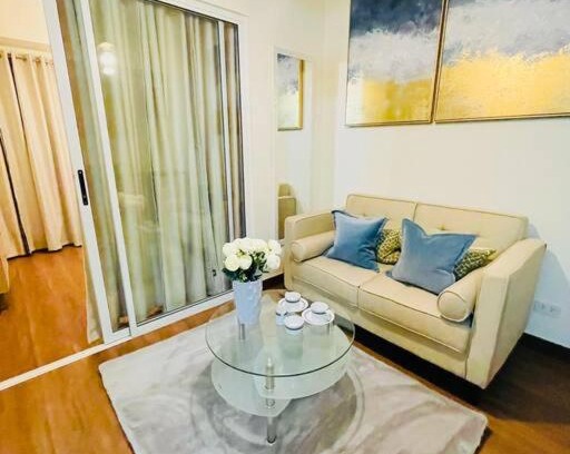 Pasig Apartment | Stylish 1 bedroom condo with pool view and Fast WIFI