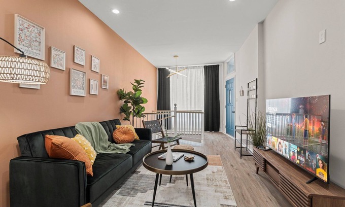 Old City Condo | Stylish 1BR/2BA Near Liberty Bell