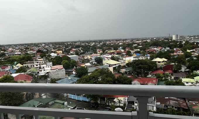 Las Pinas Apartment | Stylish 1BR Condo SM Southmall w/100mbps wifi Netflix Disney +