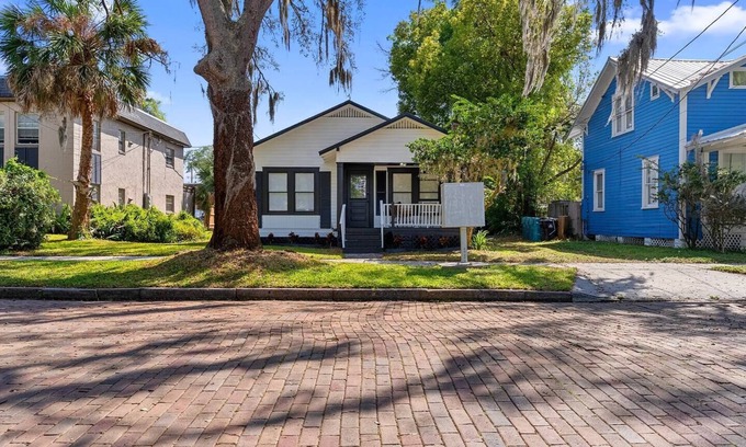 Lake Eola Heights House | Stylish 1BR Orlando Suite Kitchen + Wi-Fi