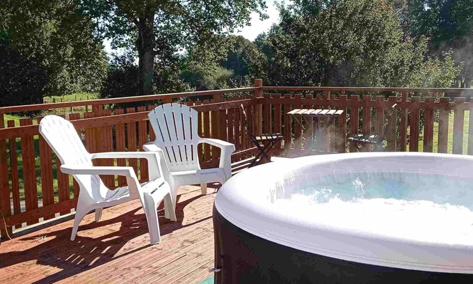 Mantilly Apartment | Stylish 1st floor apartment with heated pool & private jacuzzi, 3 star rated