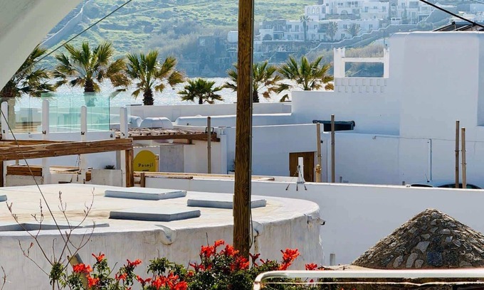 Ornos Apartment | Stylish 2 Bd Escape Apt with Patio at Ornos Beach
