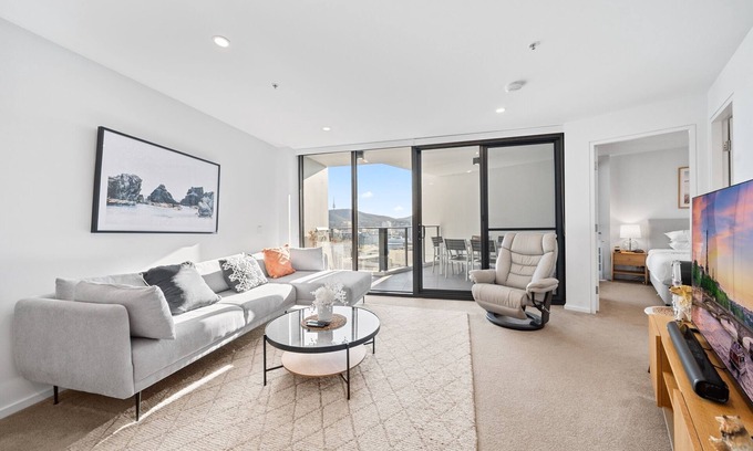 City East Apartment | Stylish 2-Bed Apartment in Canberra CBD
