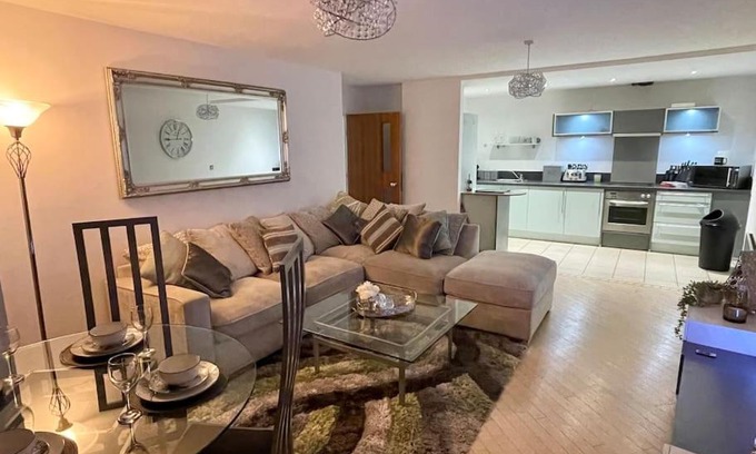 The Westside Apartment | Stylish 2 Bed/Bath Apartment
