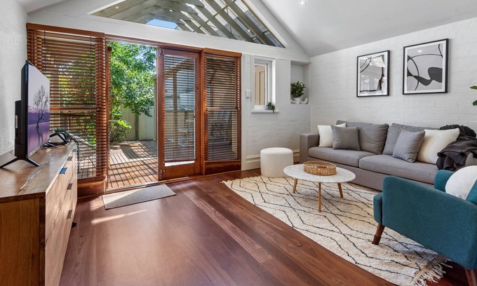 Brunswick West House | Stylish 2-Bed Brunswick Retreat with Sunny Deck