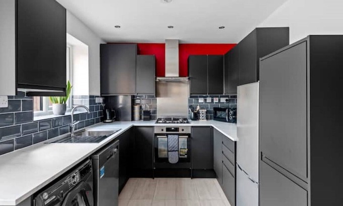 East Ham South House | Stylish 2 Bed Bungalow in East Ham, Close to Excel