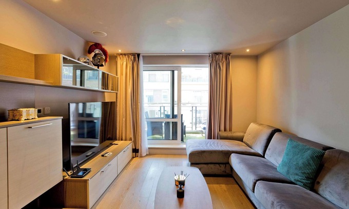 Sands End Apartment | Stylish 2 Bed Flat Chelsea Creek