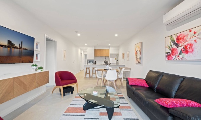 Taylor Apartment | Stylish 2-Bed Townhouse with Balcony