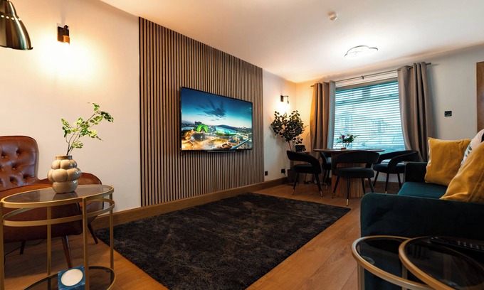 Newton Mearns House | Stylish 2 Bedroom home in Glasgow