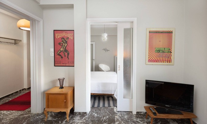 Thissio Apartment | Stylish 2 bedroom Apt in Thiseion, large balcony