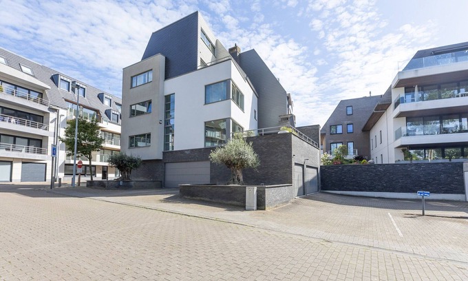 Middelkerke Apartment | Stylish 2-Bedroom with Terrace