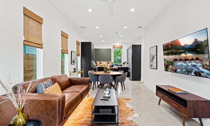 South Manchaca House | Stylish 2 bedroom Retreat in South Austin