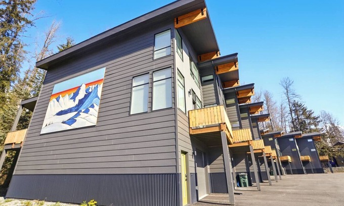 Alyeska House | Stylish 2-Bedroom Townhome in Downtown Girdwood