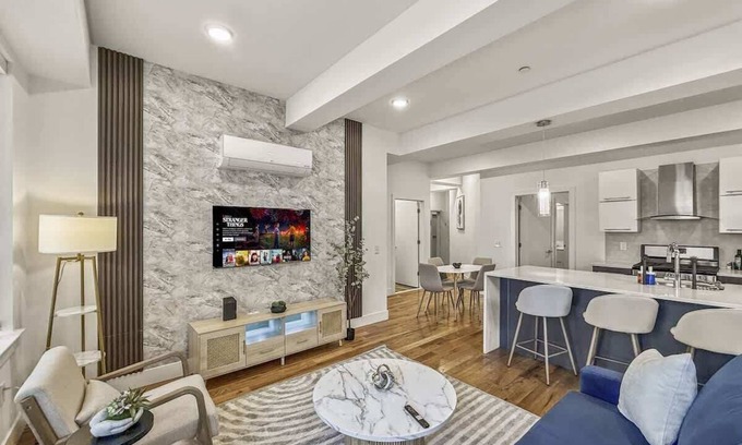 Olde Kensington Apartment | Stylish 2BD | Sleeps 8 | Northern Liberties