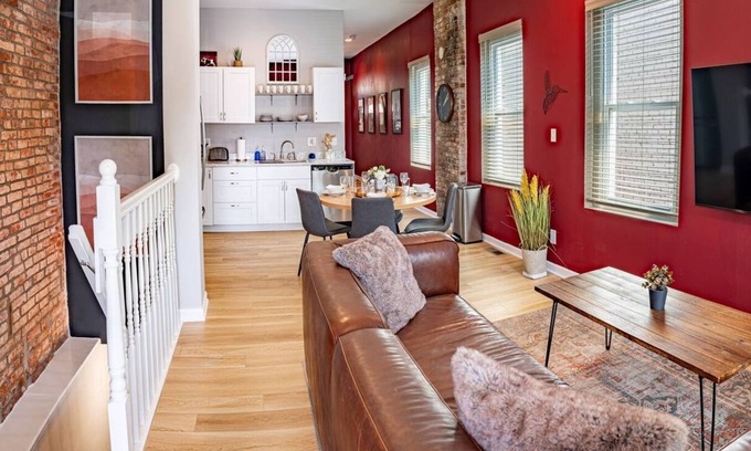 St. Louis House | Stylish 2BR/2BA House in The Grove w/Free Parking