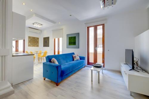 Tower Road Apartment | Stylish 2BR Apart, Steps Away from the Beach