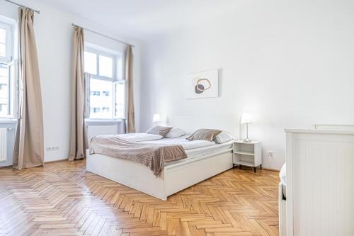 Matzleinsdorf Apartment | Stylish 2BR Apt for Groups, Up to 5P at Margareten