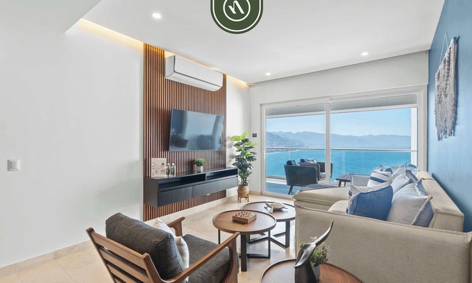 Las Glorias Apartment | Stylish 2BR Condo - Amazing Beachview - Pools