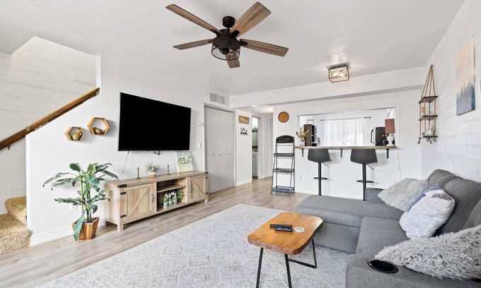 Tucson Condo | Stylish 2BR Condo | Pool, Hot Tub, Near UofA