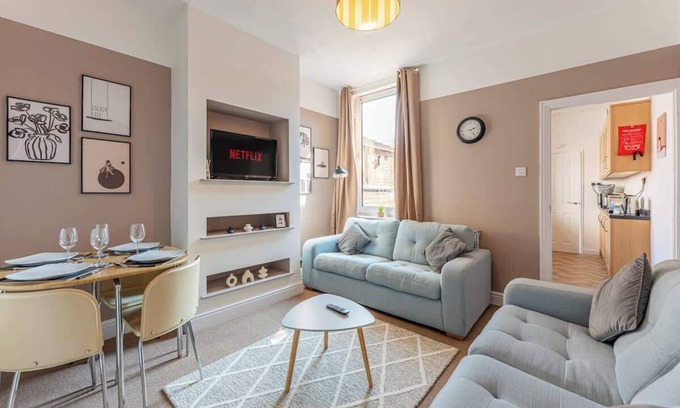 Coventry House | Stylish 3-Bed House near NEC - HS2 - BHX Airport
