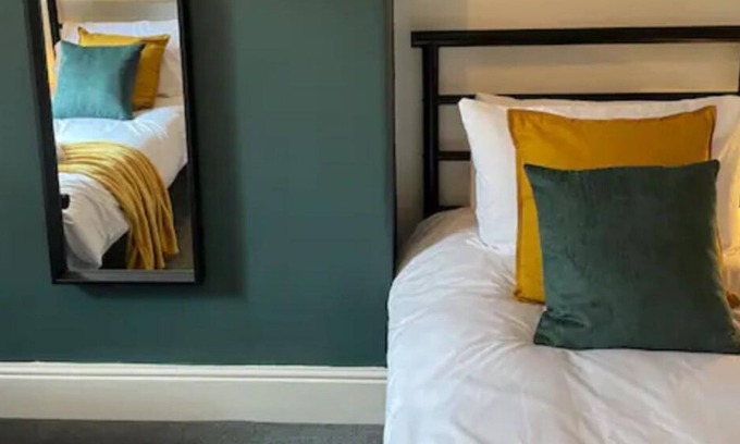 Darlington House | Stylish 3 bed terraced house with free parking