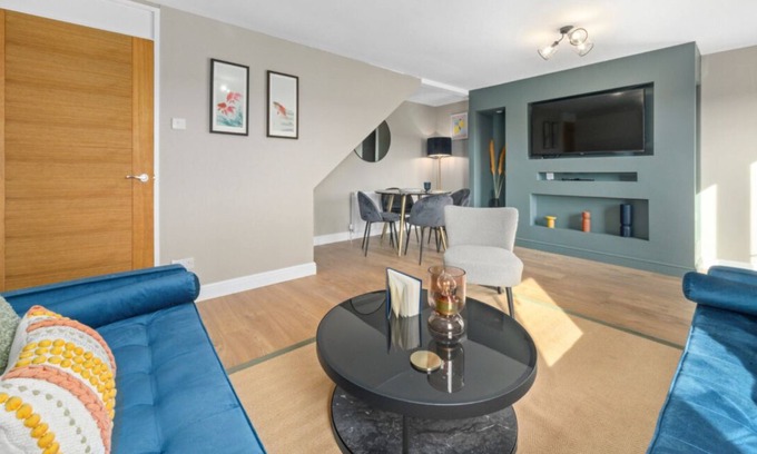 Glenrothes House | Stylish 3 Bedroom Home+Garden