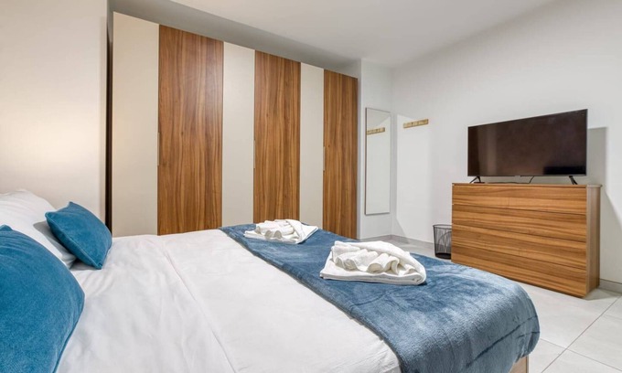 Swieqi Apartment | β¨ Stylish 3-bedroom in Swieqi π²πΉ β just 10 mins from beaches π, restaurants π΄ & nightlife πΆ. The perfect Malta getaway for families & friends π‘π!