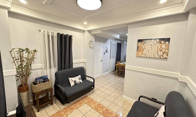 Baguio House | Stylish 3-Bedroom Sanctuary in Baguio City, sleeps up to 15!