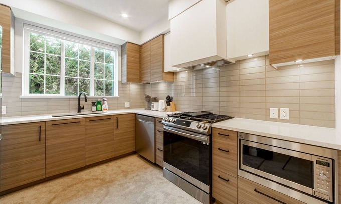 Seafair House | Stylish 3 Bedrooms Townhouse Perfect for Family's Trip