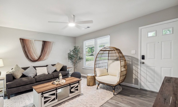 Hanover House | Stylish 3BD 2BA Rancher Near BWI, FT Meade, Live Casino, Baltimore!