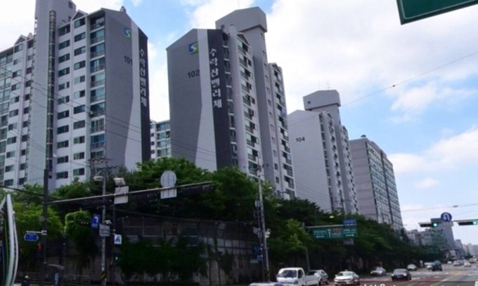 Tobongil-tong Apartment | Stylish 4 Bedroom apartment with Stunning Mountain Views