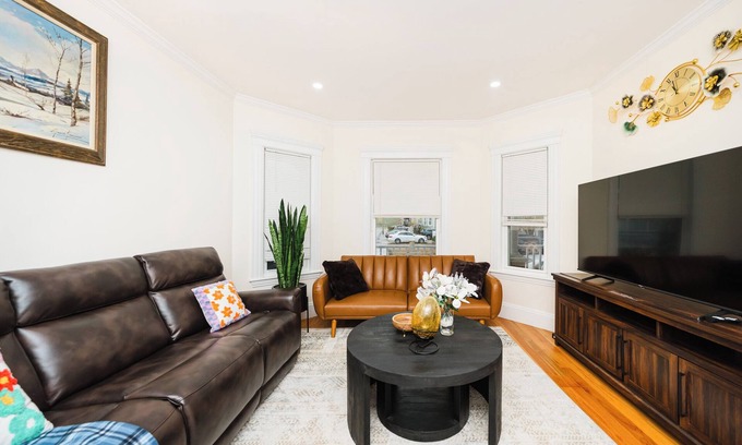 Ashmont House | Stylish 4 Bedroom Townhouse in Boston, Walkable to Train, Quiet & Safe Area