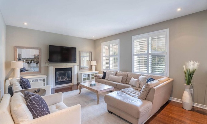 Churchill Meadows House | Stylish 4BR Oasis | Peaceful Mississauga Location