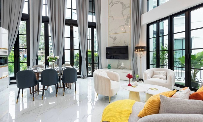Phra Khanong Nuea Villa | Stylish 7beds Poolhouse With Cinema & Lift - 2min to BTS