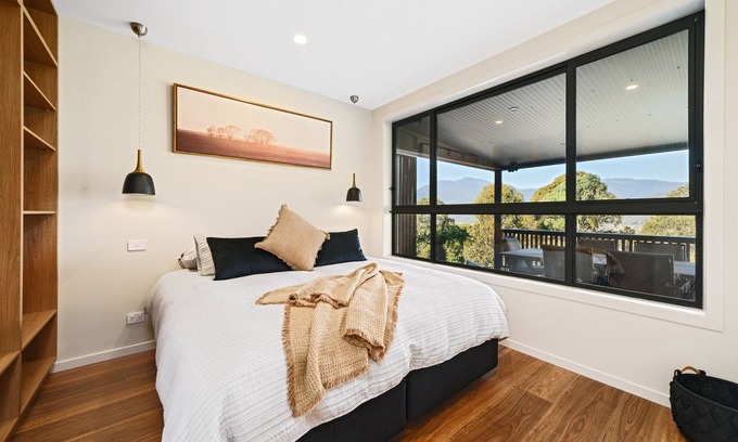 Tawonga South Apartment | Stylish Accomodation, breathtaking views, abundance of wildlife, waiting for you