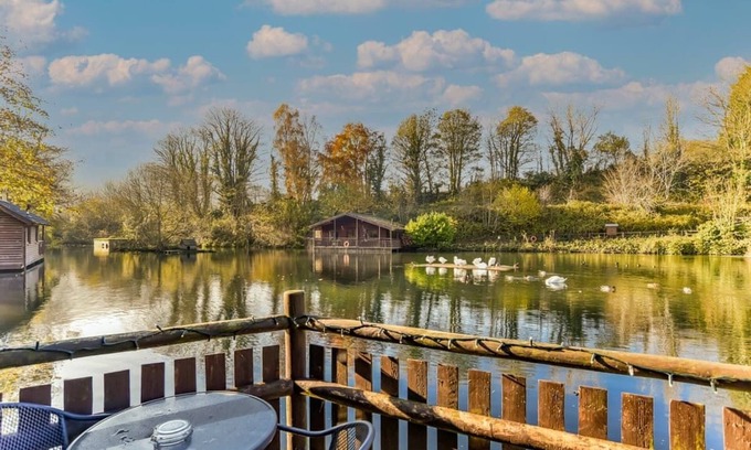 Caerwys Ski Chalet | Stylish and compact lodge with one double with en suite W.