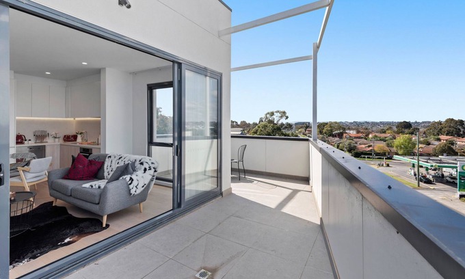 Burwood Apartment | Stylish and Convenient Two Bedroom Apartment
