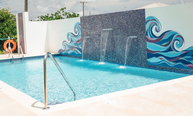Blue Waters Hotel | Stylish Apartment in Rockley Hills; Scenic Views; Free WiFi; Pool