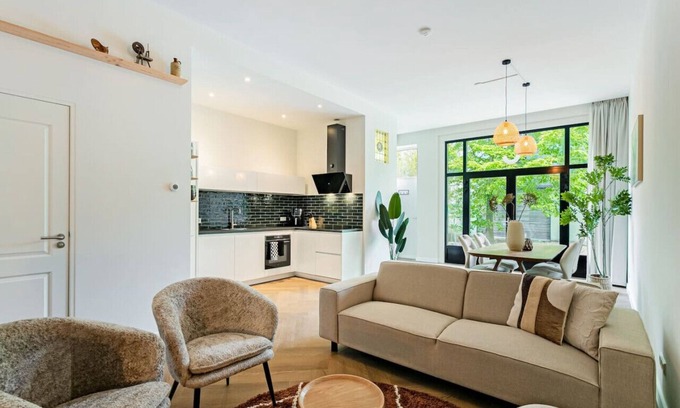 Weesperzijde Apartment | Stylish apartment next to the Amstel river -unit C